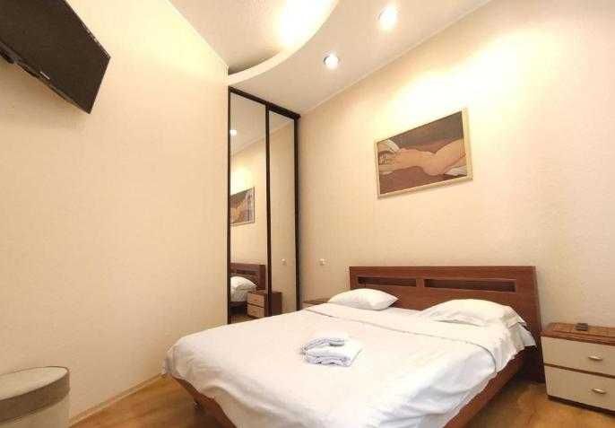 Подобово 3 к Майдан, вул. Софіївська 4.