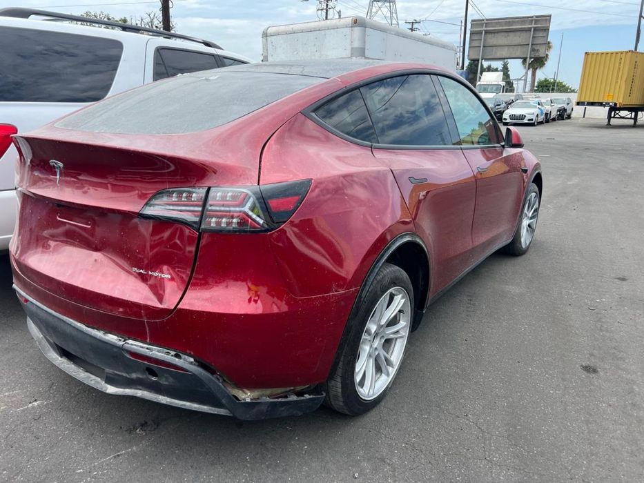 Tesla model Y DM 2024