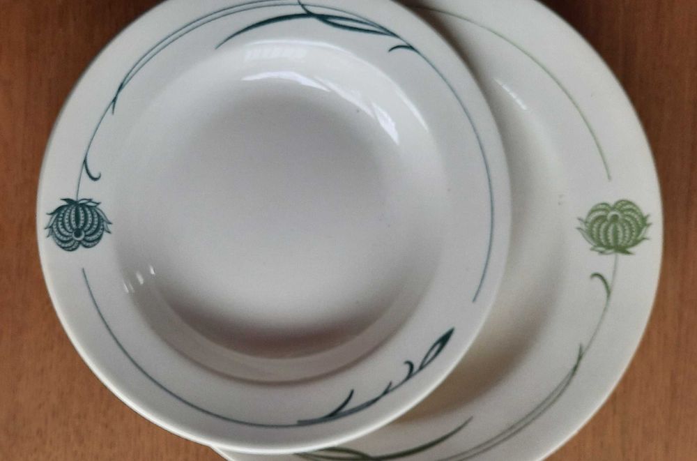 Тарілки фаянсові, супниця- Буди