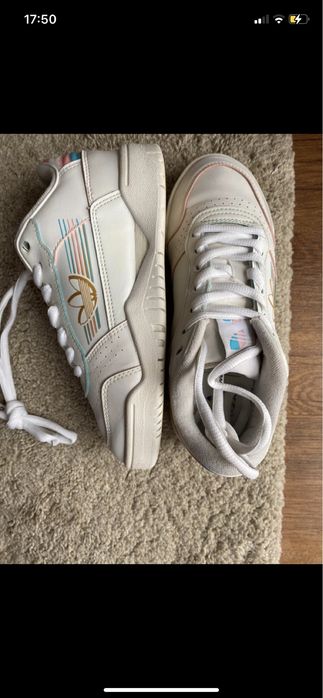 Buty adidas Carrera Low Pride, rozm 36