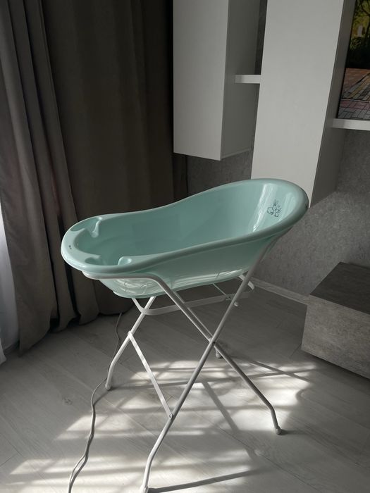 Ванночка  з підставкою tegа baby