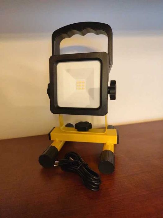 Lampa robocza akumulatorowa 700lm 9W