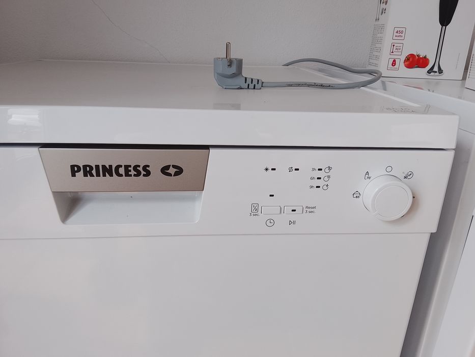 Máquina Lavar Louça PRINCESS (Artigo Novo c/ Defeito Estético)