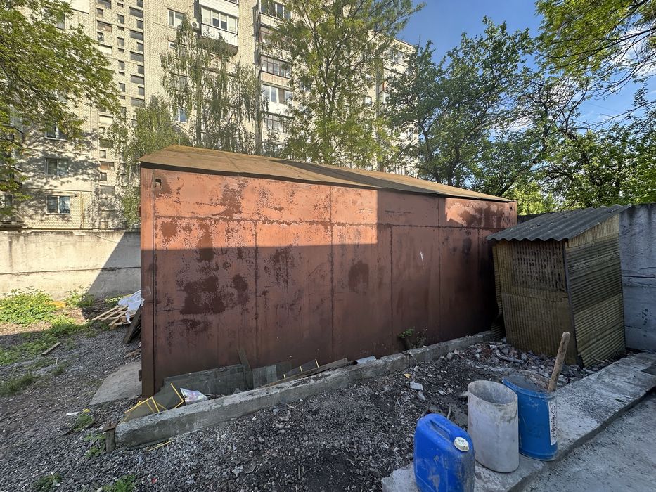 Продам гараж для двох автомобілів.