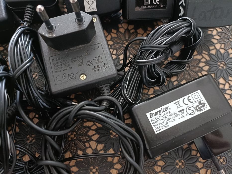 11 zasilaczy sieciowych 6-25V DC, sprawne
