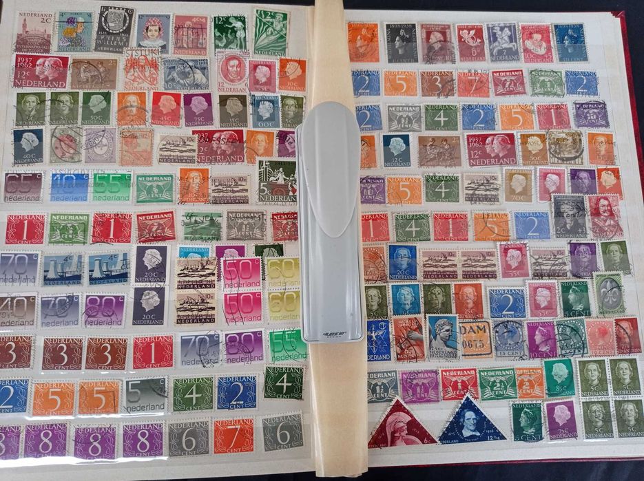 Znaczki pocztowe Holandia + kolonie - 1957 sztuk + klaser.
