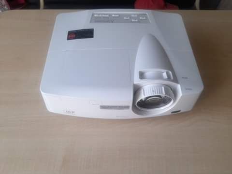 Projektor Mitsubishi wd620u