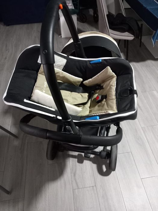 Carrinho de bebê com ovo447302241627023361