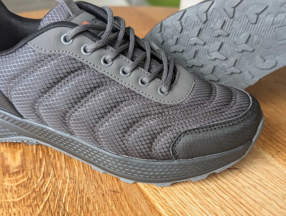 Чоловічі кросівки