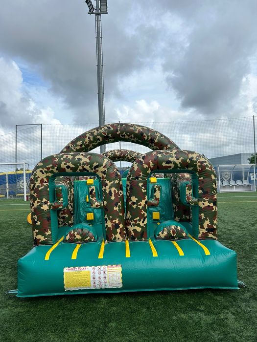 Insuflável pista de obstáculos - semi novo