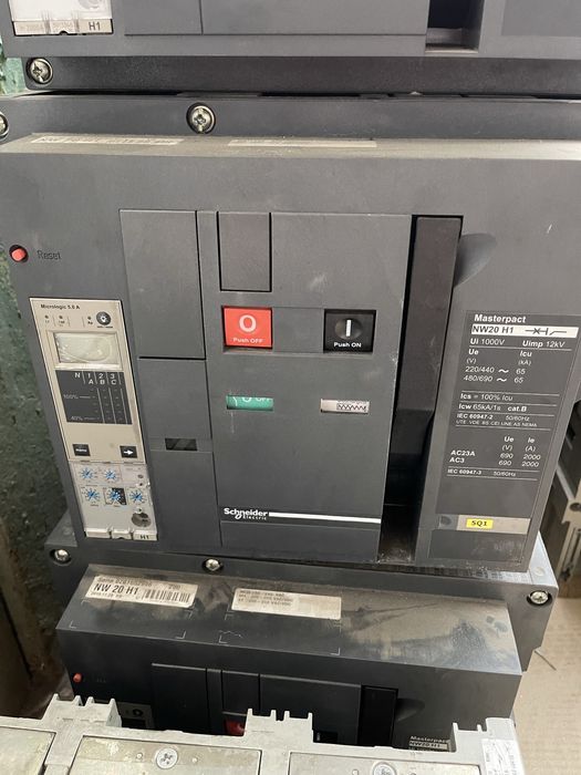 Продам автоматичний вимикач Masterpact NW20H1 2000A