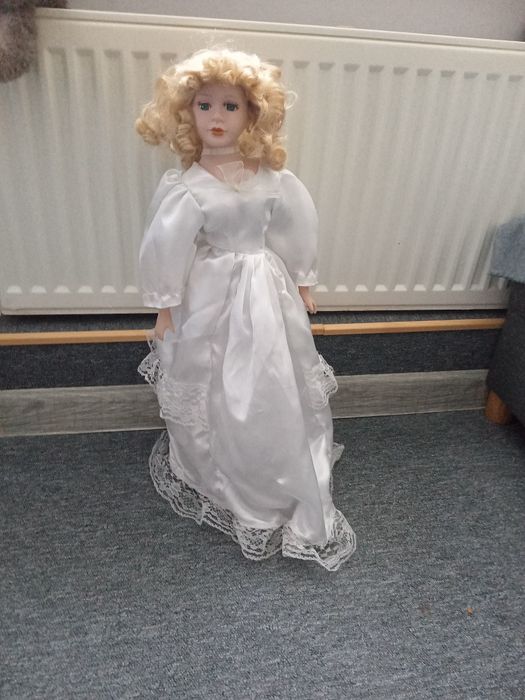 Lalka retro vintage biała suknia