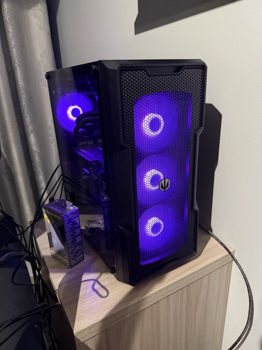 Komputer Gamingowy RX7800XT RYZEN7 9700X Całe Stanowisko