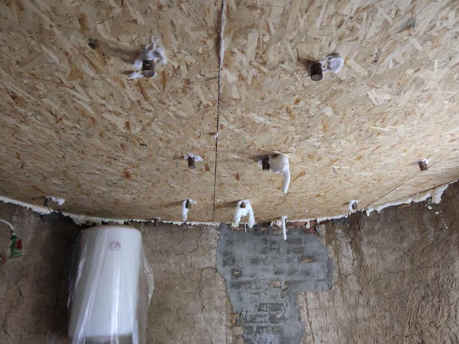 Утеплення повітряного прошарку будинку рідким пінопластом .