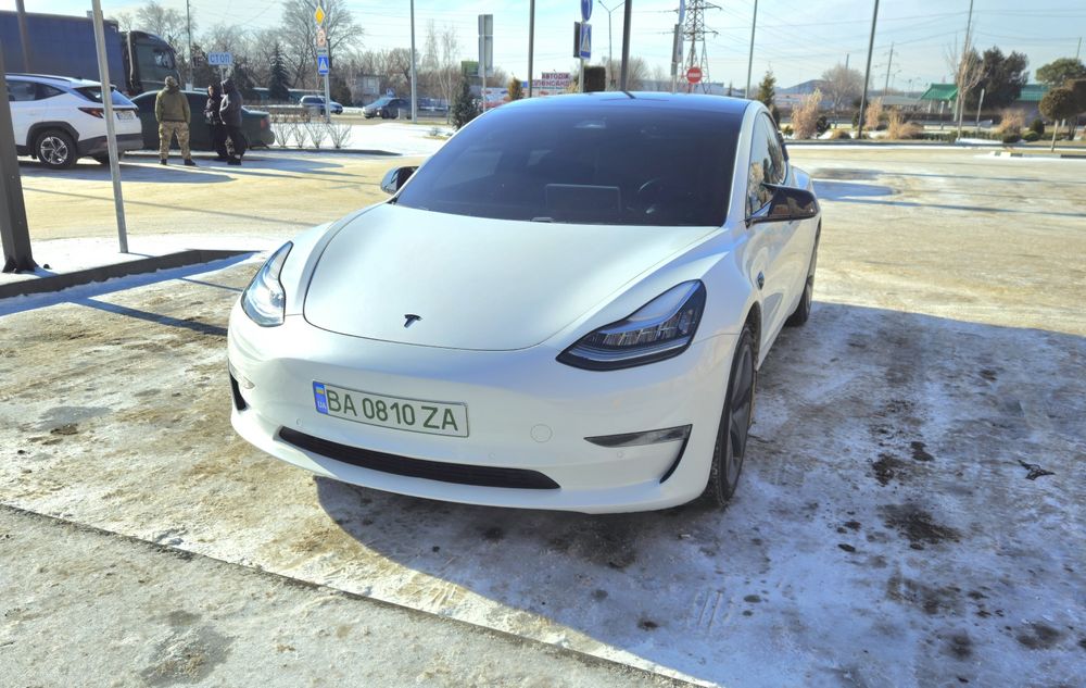 Продам tesla model 3