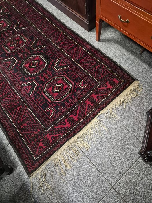 Tapete Persa Tribal Baluch - Tecido à Mão (Vermelho e Preto)