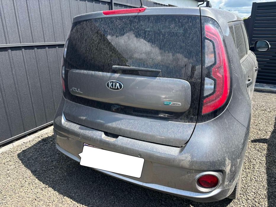 Кришка багажника крило бампер ліхтар підсилювач Kia Soul EV  IM компле