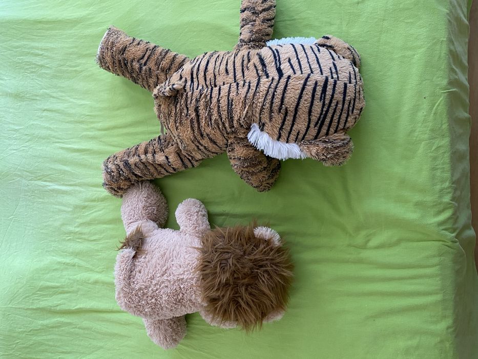 Bonecos de Peluche leao e tigre