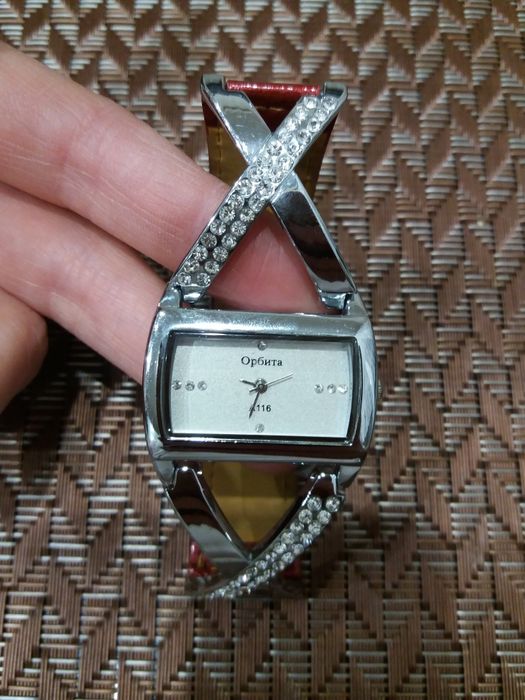 Часы наручные, разные, будильник