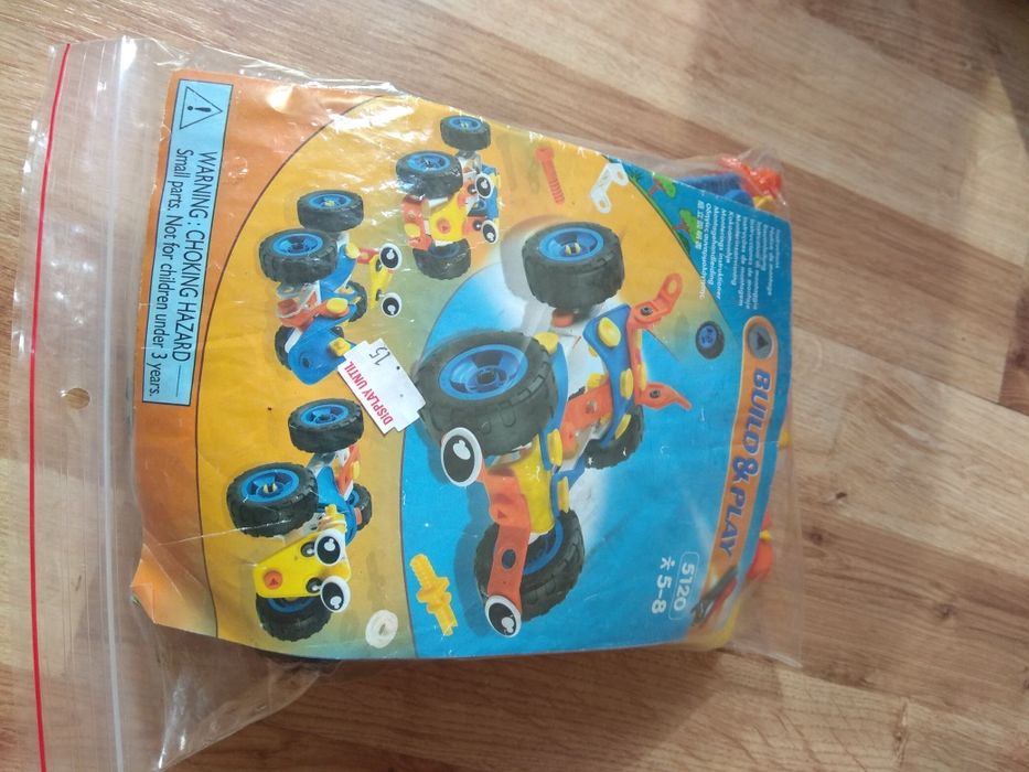 Klocki. Samochód do złożenia.