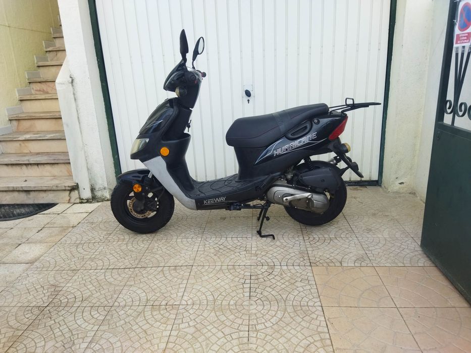 Scooter, acelera, motorizada, ciclomotor, keeway 50cc 2T de garagem
