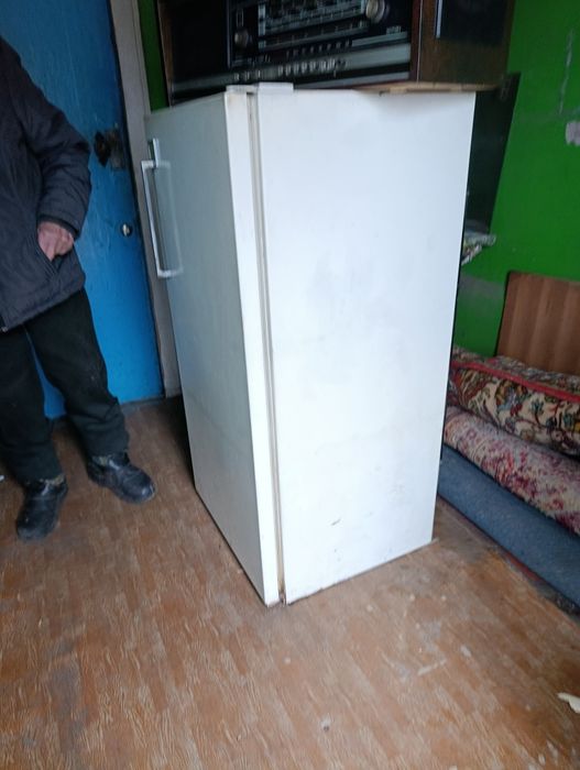 Продам недорого холодильник