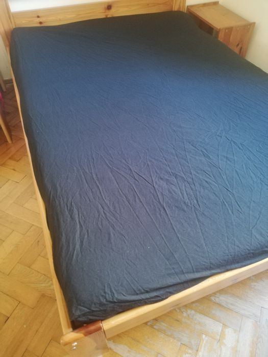 Ciemnogranatowe prześcieradło Ikea Dvala 140x200