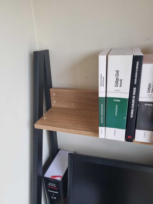 Estante de apoio / mesa de computador