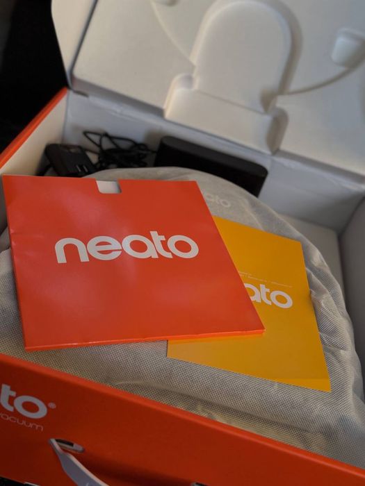 Робот пылесос Neato D8
