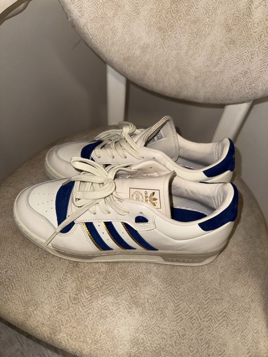 Женские Adidas кроссовки новые