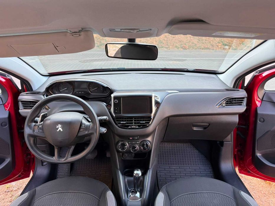 Peugeot 208 2017 1.2 бензин/автомат