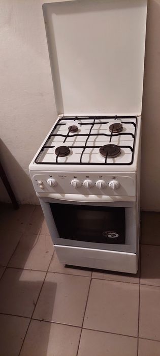 Газову плиту продаю
