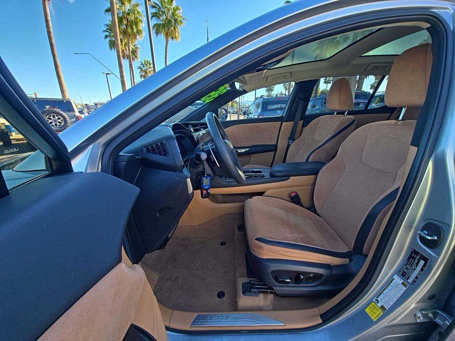 Lexus RZ 450e Luxury 2023 — перший електричний Lexus нового покоління