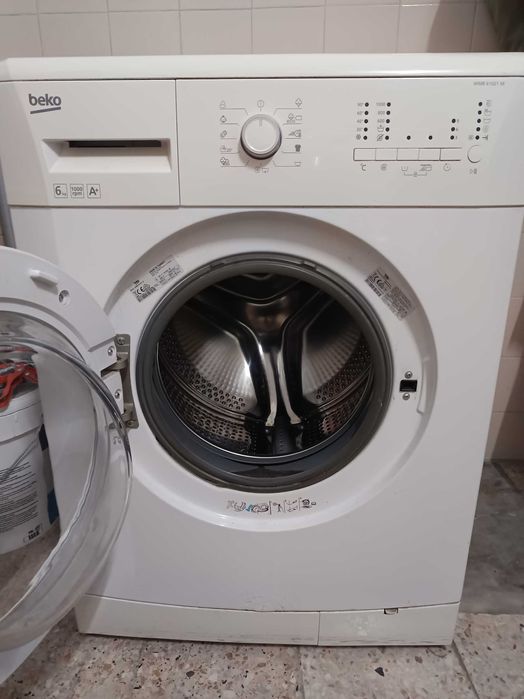 Maquina de lavar roupa Beko.