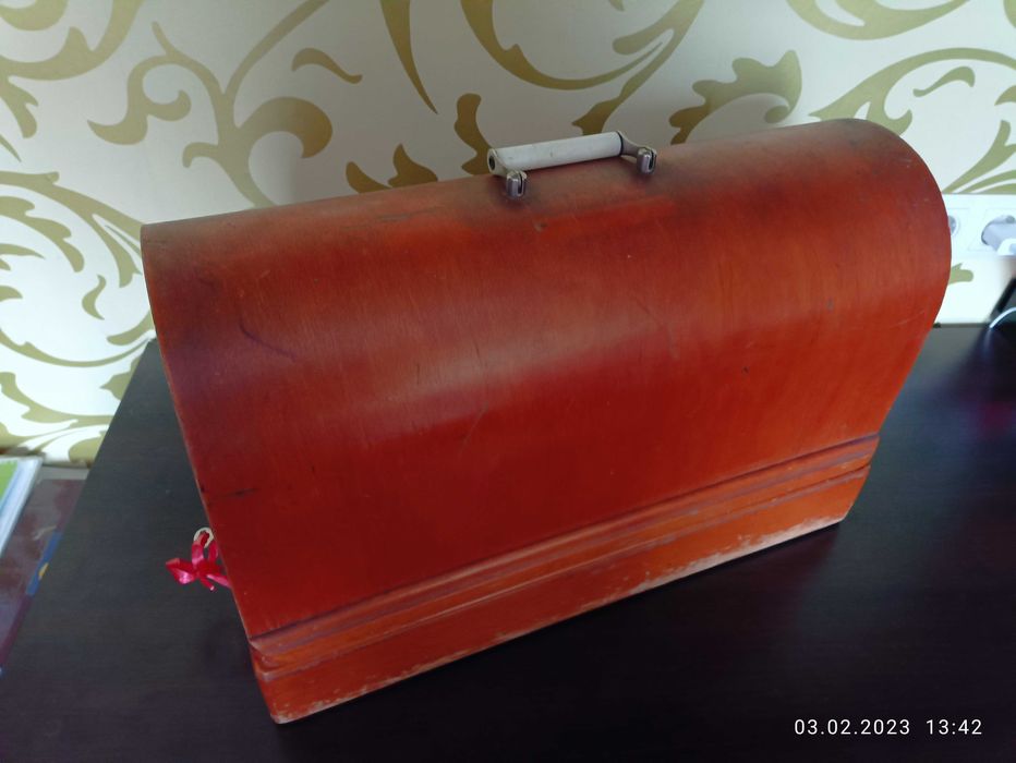 Машинка швейная с электроприводом "Подолка"