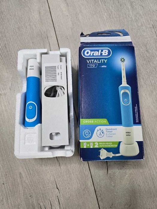Szczoteczka elektryczna Oral-B Vitality 100 Cross Acrion niebieska