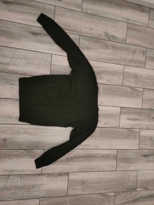Sweter damski pięknie zdobiony cekinami