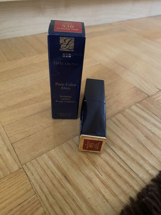 Pomadka Estee Lauder