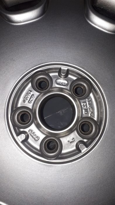 Audi Koła 235/55 17R Goodyer