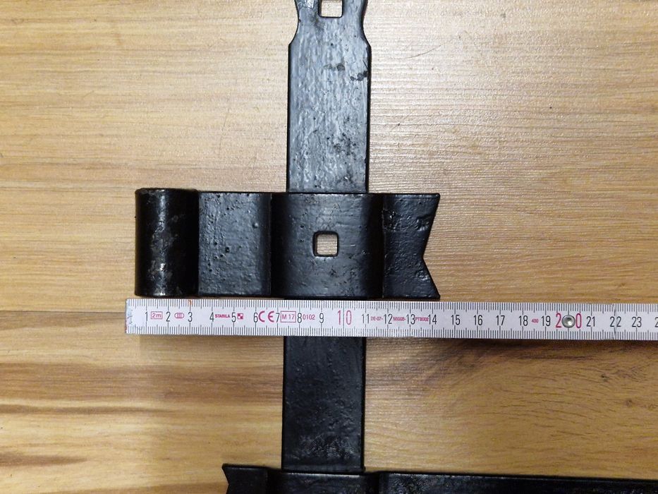 zawiasy metalowe do bram drewnianych