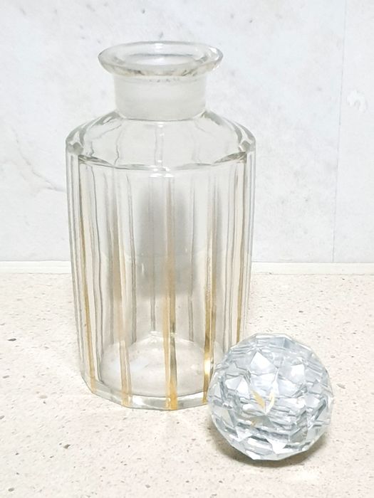 Antigo frasco de perfume em cristal Baccarat com dourado