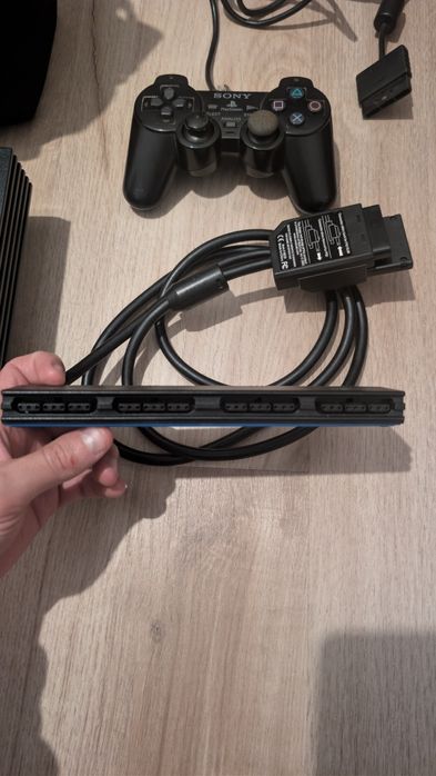 PlayStation 2 (Fat) com 3 comandos, 3 cartões de memória e multitap