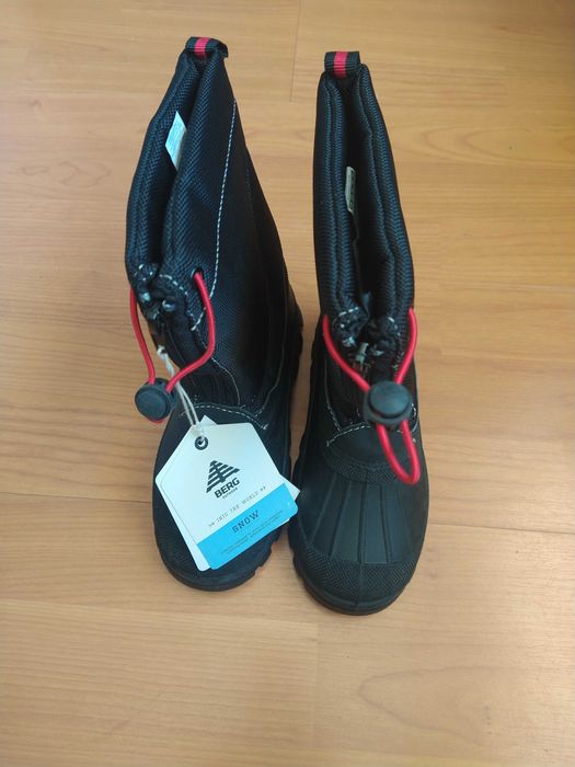 Botas de criança neve inverno nunca usadas.