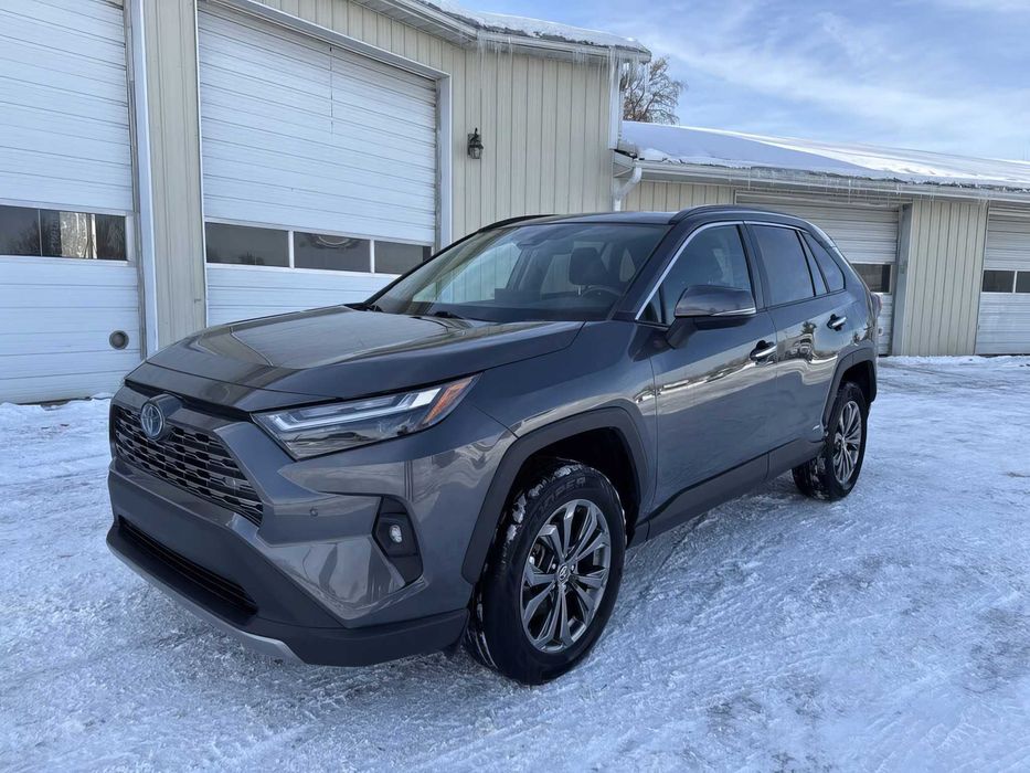 Toyota RAV4 Limited      2022