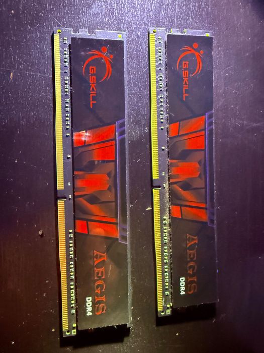 G-Skill Aegis de 16Gb (8x2) DDR4 3000 CL16.

Motivo de venda: upgrade.