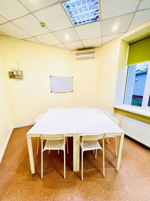 Продаж унікального фасадного приміщення  в ЦЕНТРІ, вул.Б.Хмельницького