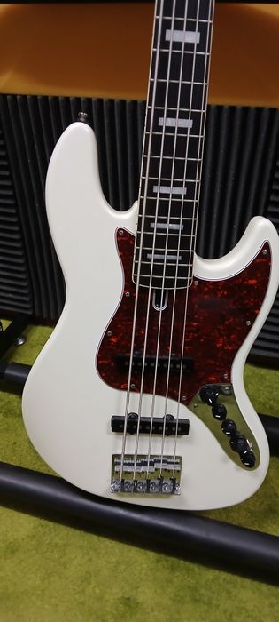 Gitara basowa Sire Marcus Miller V7 Alder-5 WHT