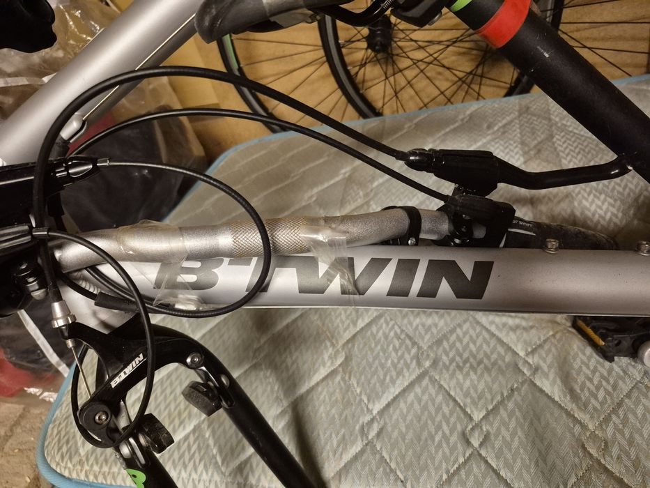 Bicicleta de estrada Btwin, nova, desmontada(nunca usada).