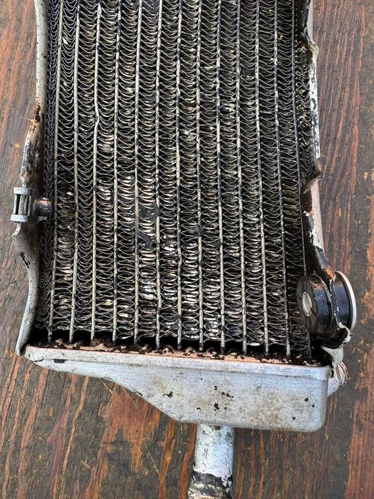 chlodnica prawa korek wody woda honda cr 125 r 00-01
