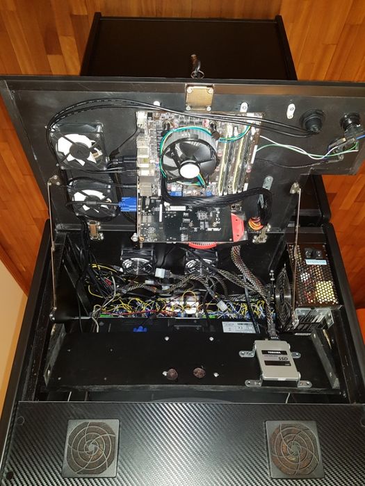 Vendo maquina arcade Bartop com base e Pc (artigo novo)